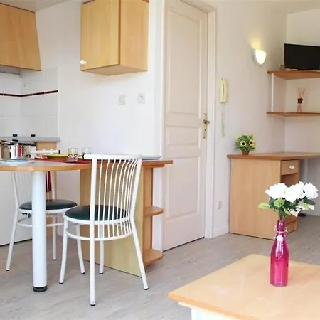 - Lr010-205 Apartment *